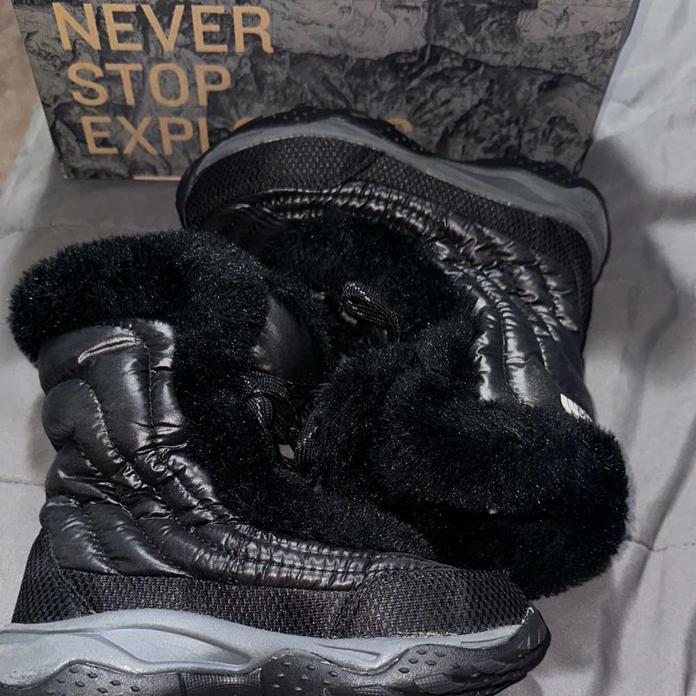 THE NORTH FAE GIRLS NUPTSE FUR II BOOTS SIZE 12